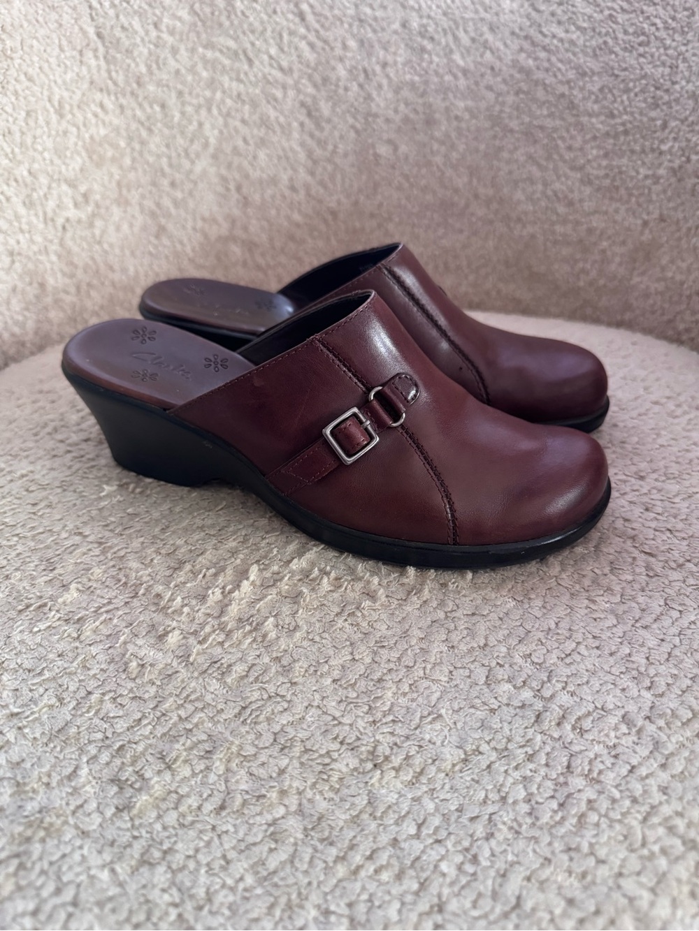 Clarks Womens Brown Leather Mule Clogs Slip On Comfort Shoes Heels Size 6M